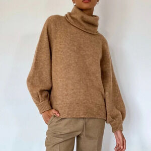 Aritzia The Group by Babaton Oversized Sweater Funnel Neck Caramel Sz XS Adichie